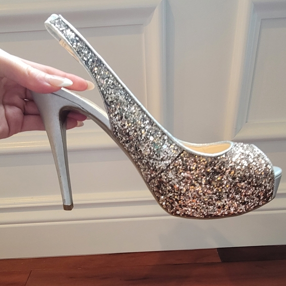 GUESS size 9 gold glittery heels - Picture 1 of 5